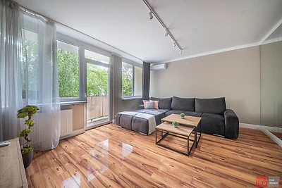 Dwupokojowy apartament 45 m² przy ul. Nowogrodzkiej w Warszawie - miniatura 1