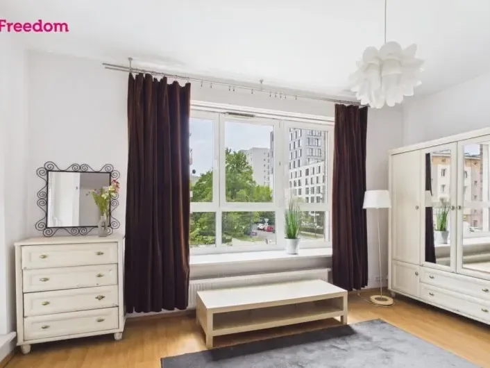 Studio 33 m² z balkonem na wynajem – Warszawa, Śródmieście, Stawki - zdjęcie 1