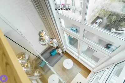 Dwupoziomowy apartament 2-pokojowy w Gdyni Śródmieściu, hala garażowa i komórka - miniatura 7