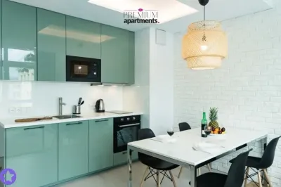 Dwupoziomowy apartament 2-pokojowy w Gdyni Śródmieściu, hala garażowa i komórka - miniatura 2