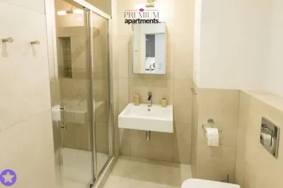 Dwupoziomowy apartament 2-pokojowy w Gdyni Śródmieściu, hala garażowa i komórka - miniatura 5