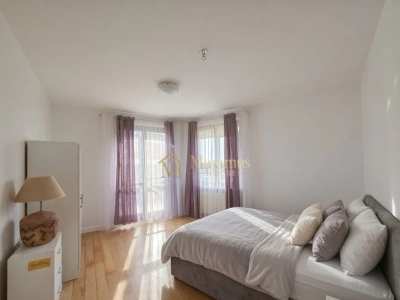 Czteropokojowy apartament na Mokotowie z balkonem, parkingiem i klimatyzacją - miniatura 4