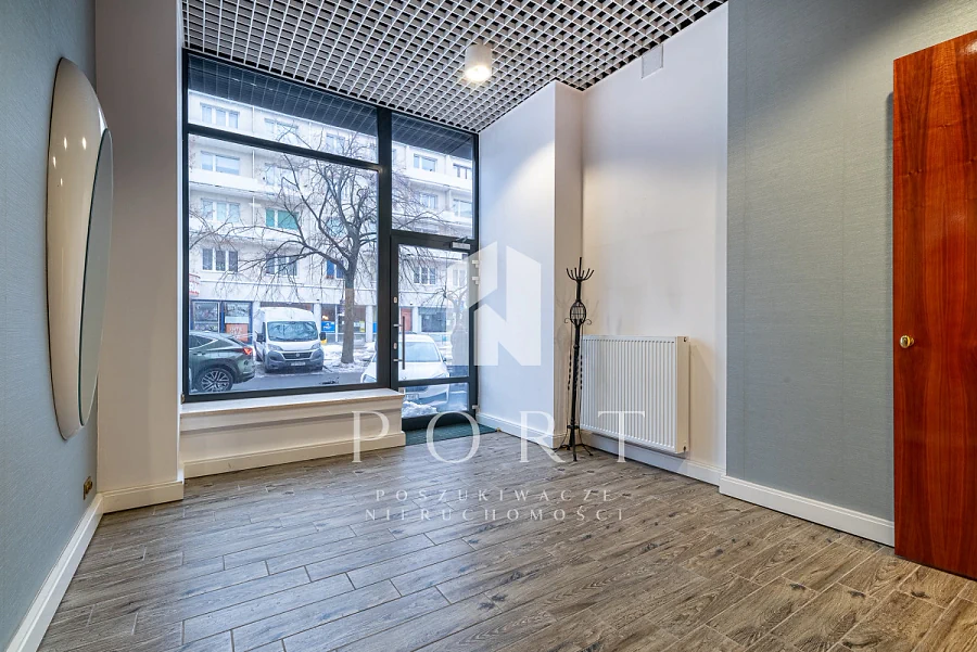 Lokal usługowy 33 m² z dużą witryną w Gdyni Centrum - zdjęcie 1