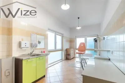 Lokal usługowy 18 m² przy ul. Raciborskiego z parkingiem - miniatura 2