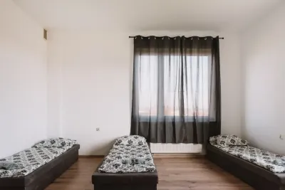 4-osobowy pokój nr 204 na wynajem, Kokoszki, Gdańsk - miniatura 4