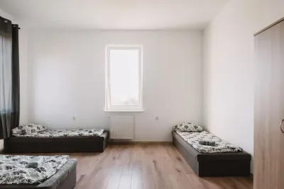 4-osobowy pokój nr 204 na wynajem, Kokoszki, Gdańsk - miniatura 3