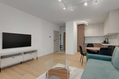 Nowoczesny 2-pokojowy apartament w Pieckach-Migowie z balkonem i garażem - miniatura 2