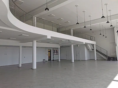 Salon samochodowy 585 m²  – Gdańsk, Kartuska - miniatura 4