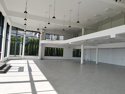 Salon samochodowy 585 m²  – Gdańsk, Kartuska - miniatura 2
