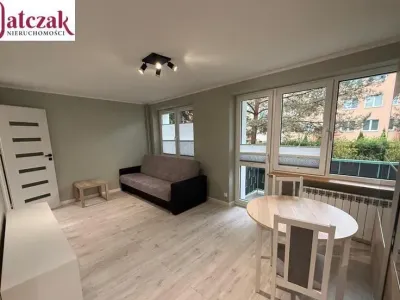 Studio 28 m² po remoncie, Przymorze, ul. Beniowskiego, balkon - miniatura 4