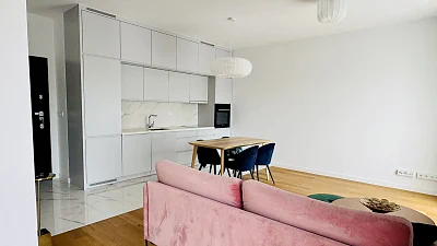 Dwupokojowy apartament z balkonem i miejscem w hali garażowej – Sady Żoliborskie, Warszawa - miniatura 1