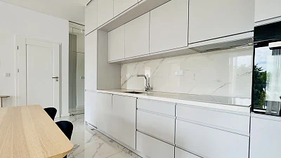 Dwupokojowy apartament z balkonem i miejscem w hali garażowej – Sady Żoliborskie, Warszawa - miniatura 3