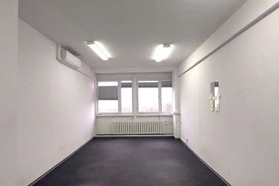 Biuro 22 m² na Pradze-Południe – cicha działalność, parking, winda - miniatura 2