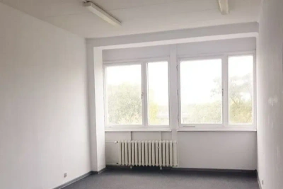 Biuro 22 m² na Pradze-Południe – cicha działalność, parking, winda - miniatura 1