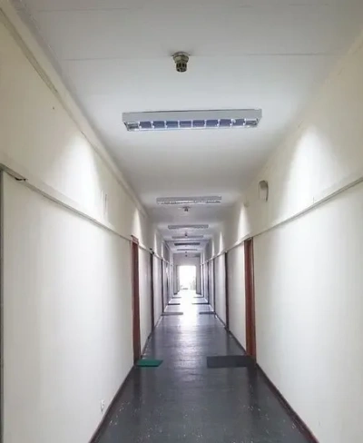 Biuro 22 m² na Pradze-Południe – cicha działalność, parking, winda - miniatura 4