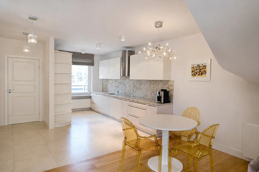 Dom na wynajem 280 m² Wilanów, ogród i garaż - zdjęcie 1