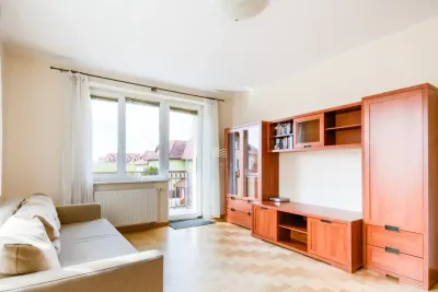 3-pokojowe mieszkanie 72 m² z balkonem, piwnicą i parkingiem – Osowa - miniatura 1