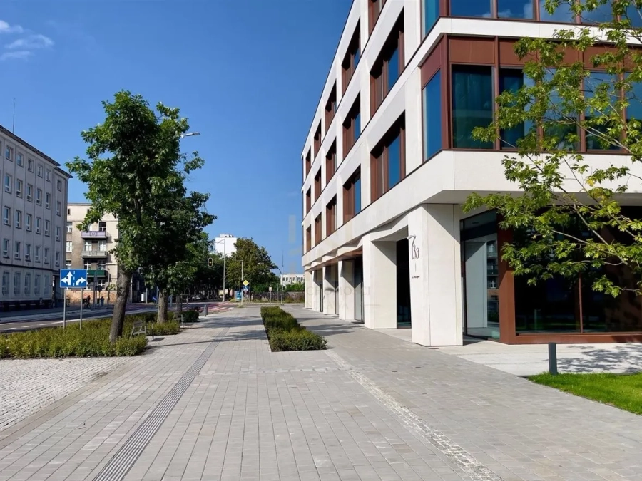 Lokal biurowy 220 m² na parterze przy marinie w Gdyni - zdjęcie 1