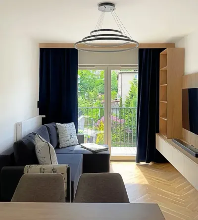 Dwupokojowy apartament w Gdyni z balkonem, parkingiem i siłownią - miniatura 2