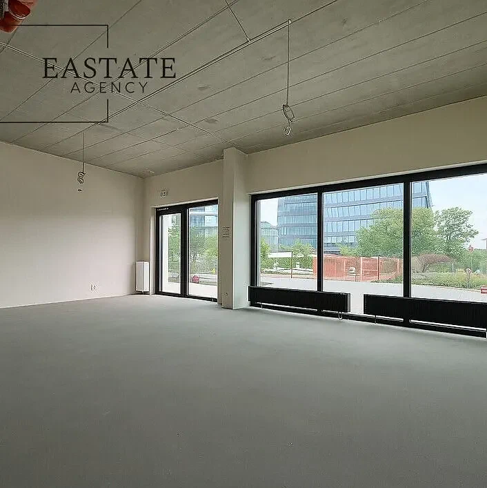 Przestrzeń biurowa 81 m² z dużymi witrynami – Stare Włochy, Warszawa - zdjęcie 1