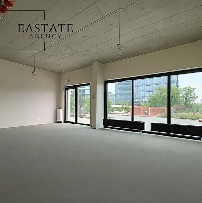 Przestrzeń biurowa 81 m² z dużymi witrynami – Stare Włochy, Warszawa - miniatura 1