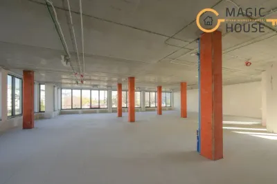 Nowoczesne biuro 254 m² przy al. Marszałka Piłsudskiego w Gdyni - miniatura 2