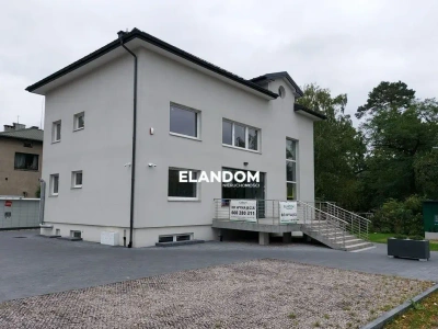 Lokal 117 m² w centrum Józefowa z parkingiem - miniatura 1