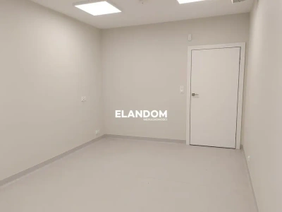 Lokal 117 m² w centrum Józefowa z parkingiem - miniatura 10