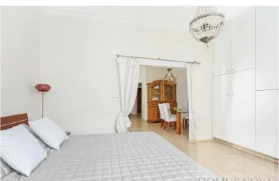 Trzypokojowe mieszkanie przy Marszałkowskiej w Śródmieściu z balkonem - miniatura 5