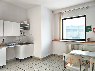 Magazyn 3000 m² z biurem 140 m² w Warszawie Ursus - miniatura 7