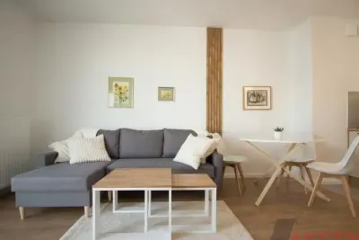 Dwupokojowy apartament 40 m² z garażem na Jutrzenki, Warszawa - miniatura 3