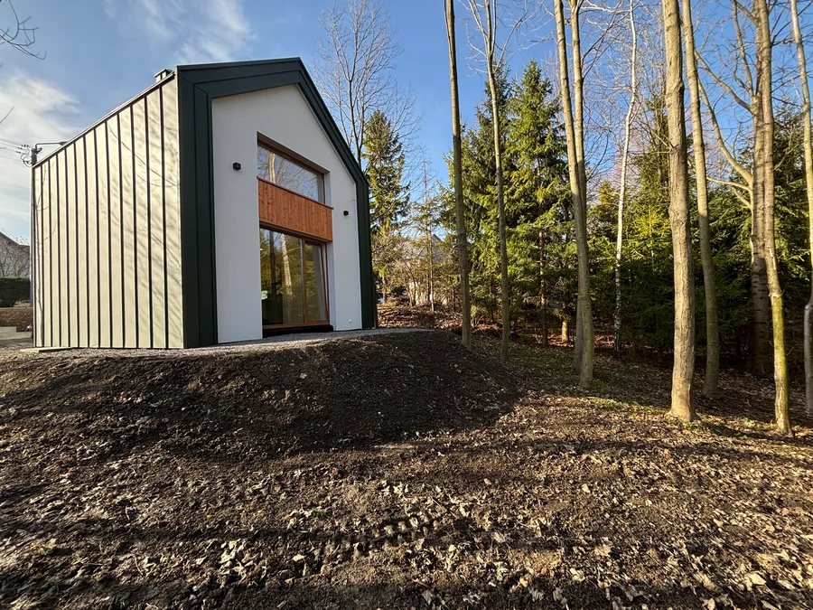 Dom jednorodzinny 35 m² z ogrodem, garażem i klimatyzacją - zdjęcie 1