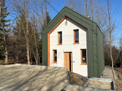 Dom jednorodzinny 35 m² z ogrodem, garażem i klimatyzacją - miniatura 3