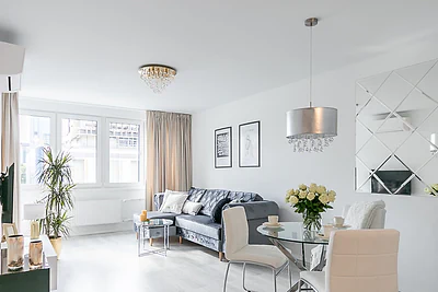 Apartament 2-pokojowy 43 m² przy ul. Widok w Śródmieściu Północnym - miniatura 1