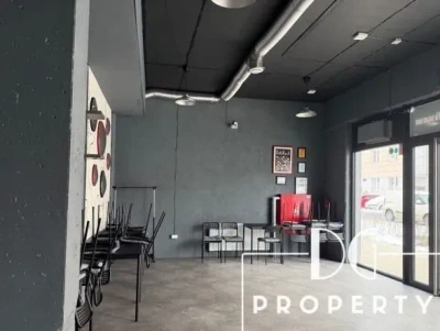 Lokal użytkowy 81 m² na Woli przy ul. Jana Brożka, witryny i parking - miniatura 3