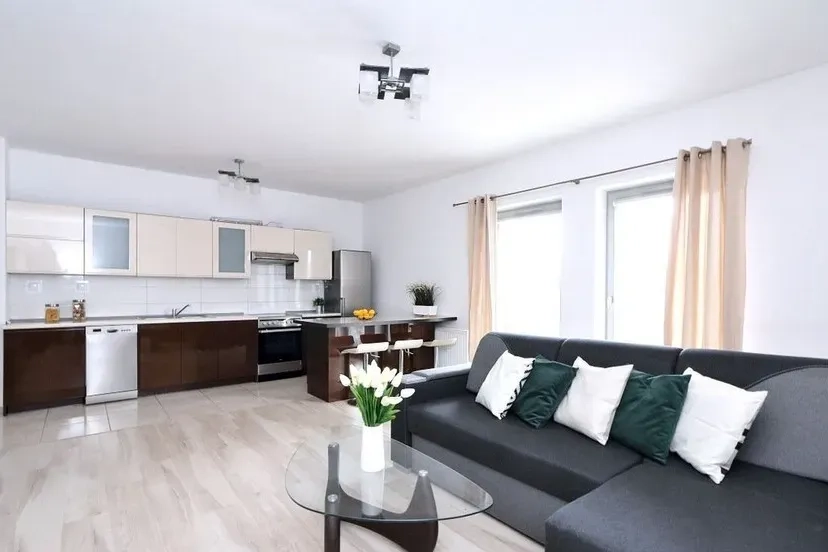 Apartament 58 m² przy metrze Trocka z balkonem i garażem - zdjęcie 1