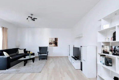 Apartament 58 m² przy metrze Trocka z balkonem i garażem - miniatura 3