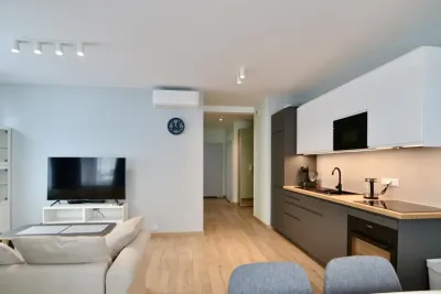 3-pokojowy apartament z balkonem i garażem – ul. Gwiaździsta, Wrocław - miniatura 3