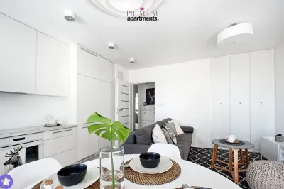 Dwupokojowy apartament na wynajem – Gdynia, Patio Róży, balkon i komórka - miniatura 4