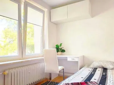 Pokoje do wynajęcia na Strzyży w Gdańsku, blisko SKM i Wi-Fi - miniatura 1
