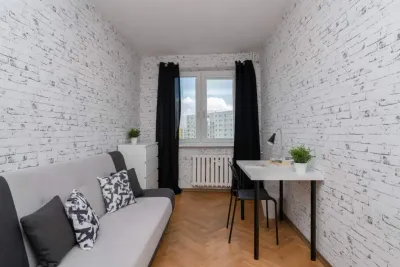 Pokój jednoosobowy przy ul. Pomorskiej 14G w Gdańsku - miniatura 2
