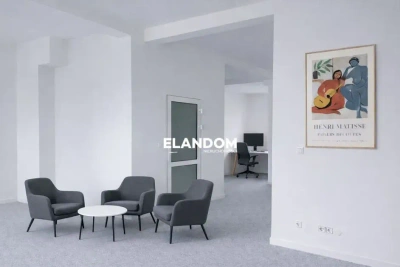 Lokal biurowy 81 m² w centrum Karczewa z parkingiem - miniatura 3