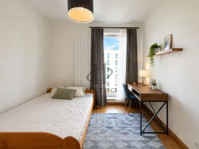 Trzypokojowy apartament na Stawkach przy metrze Dworzec Gdański, garaż i balkon - miniatura 6