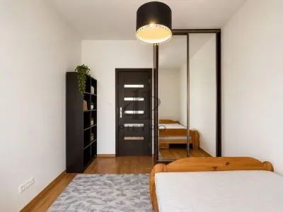 Trzypokojowy apartament na Stawkach przy metrze Dworzec Gdański, garaż i balkon - miniatura 7