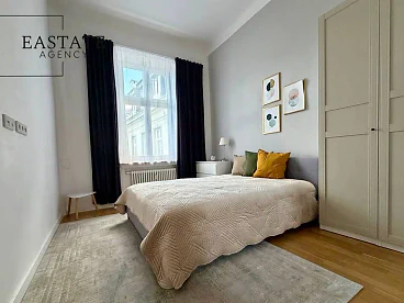 Dwupokojowy apartament w kamienicy przy Alejach Ujazdowskich, Ujazdów - miniatura 3