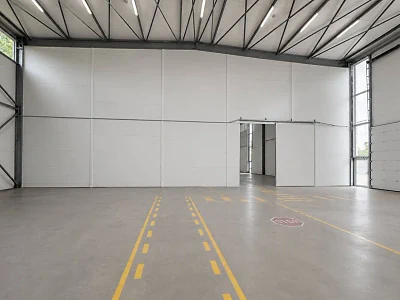 Magazyn z biurem przy Puławskiej w Warszawie, rampa i dwie bramy - miniatura 9
