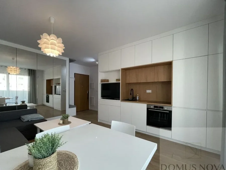 2-pokojowy apartament z dużym balkonem – Port Praski, ul. Okrzei - zdjęcie 1