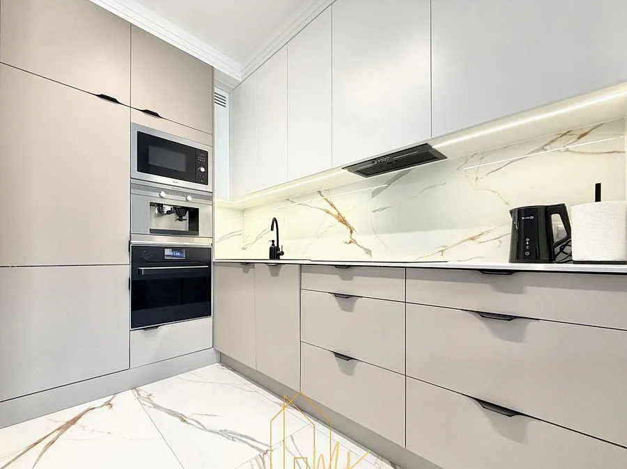 Trzypokojowe mieszkanie 66 m² Warszawa Stegny z balkonem i garażem - zdjęcie 1