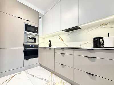 Trzypokojowe mieszkanie 66 m² Warszawa Stegny z balkonem i garażem - miniatura 1
