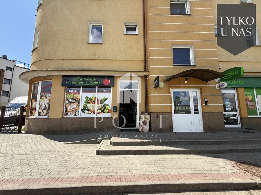 Lokal usługowy 80 m² przy SKM w Rumi, ul. Towarowa - zdjęcie 1
